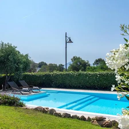 Casa Elena Al Mare Con Piscina 別荘 *