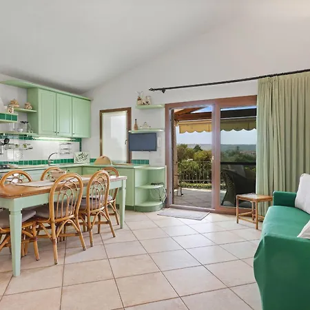 Дом отдыха Casa Elena Al Mare Con Piscina *
